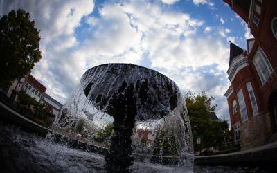 Photo of the Dallas Courtyard water fountain